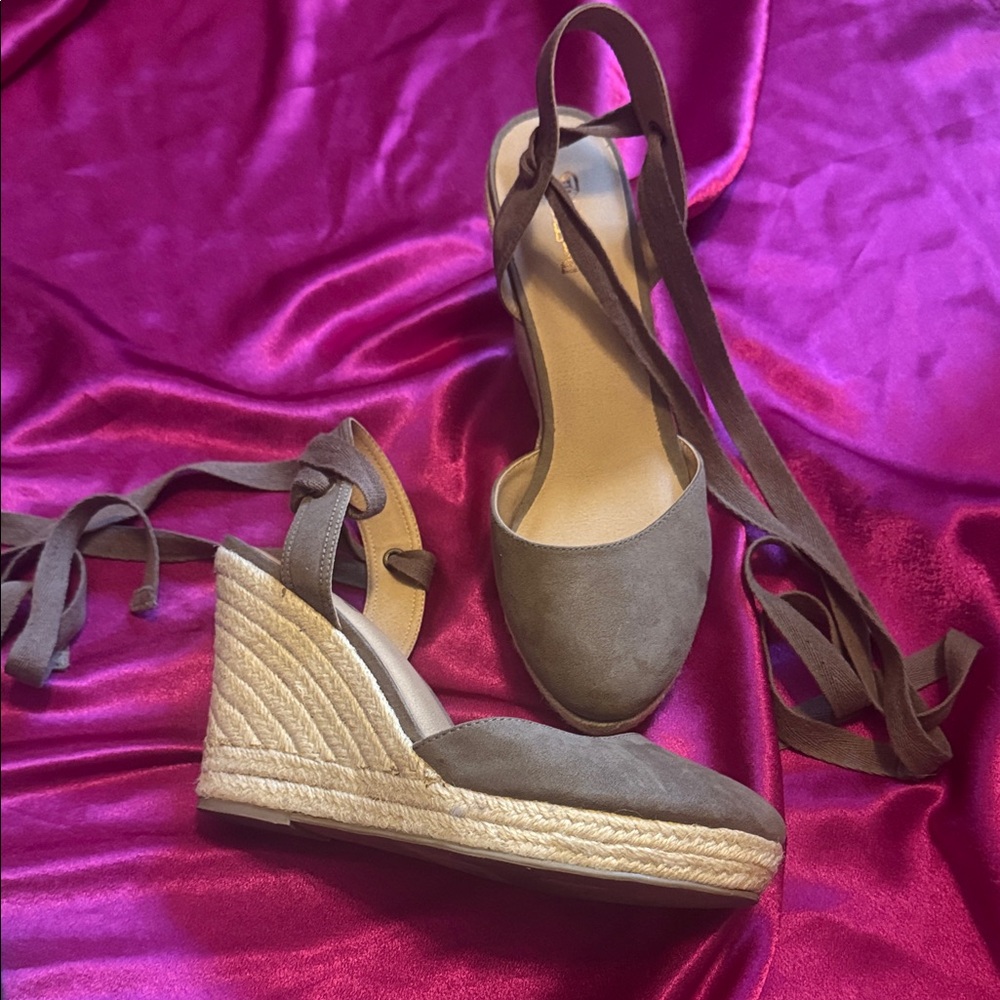 Brash size 10 Elegant gray Wedge Espadrilles worn only a few times
